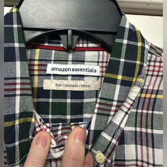 Amazon Essentials Men's Long-Sleeve Slim-Fit Stretch Poplin Shirt (577) - Picture 4 of 4